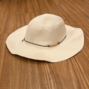 LIKE NEW Hat with leather+gold detail — 8”